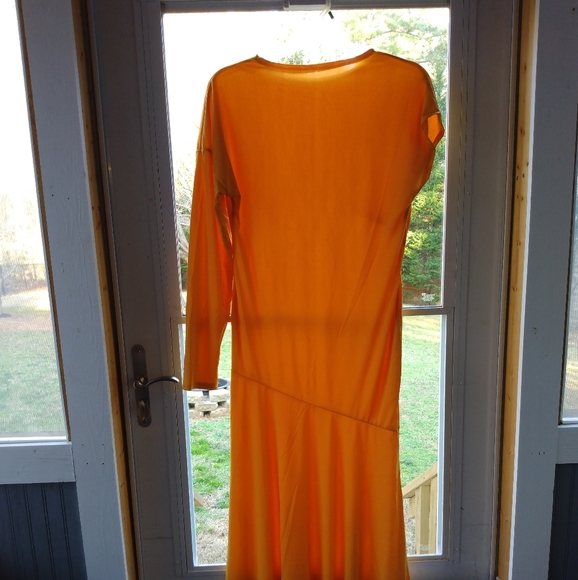 Dresses - Picture 2 of 6